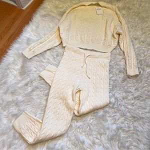 Pink Martini Cable-knit set - smoke free